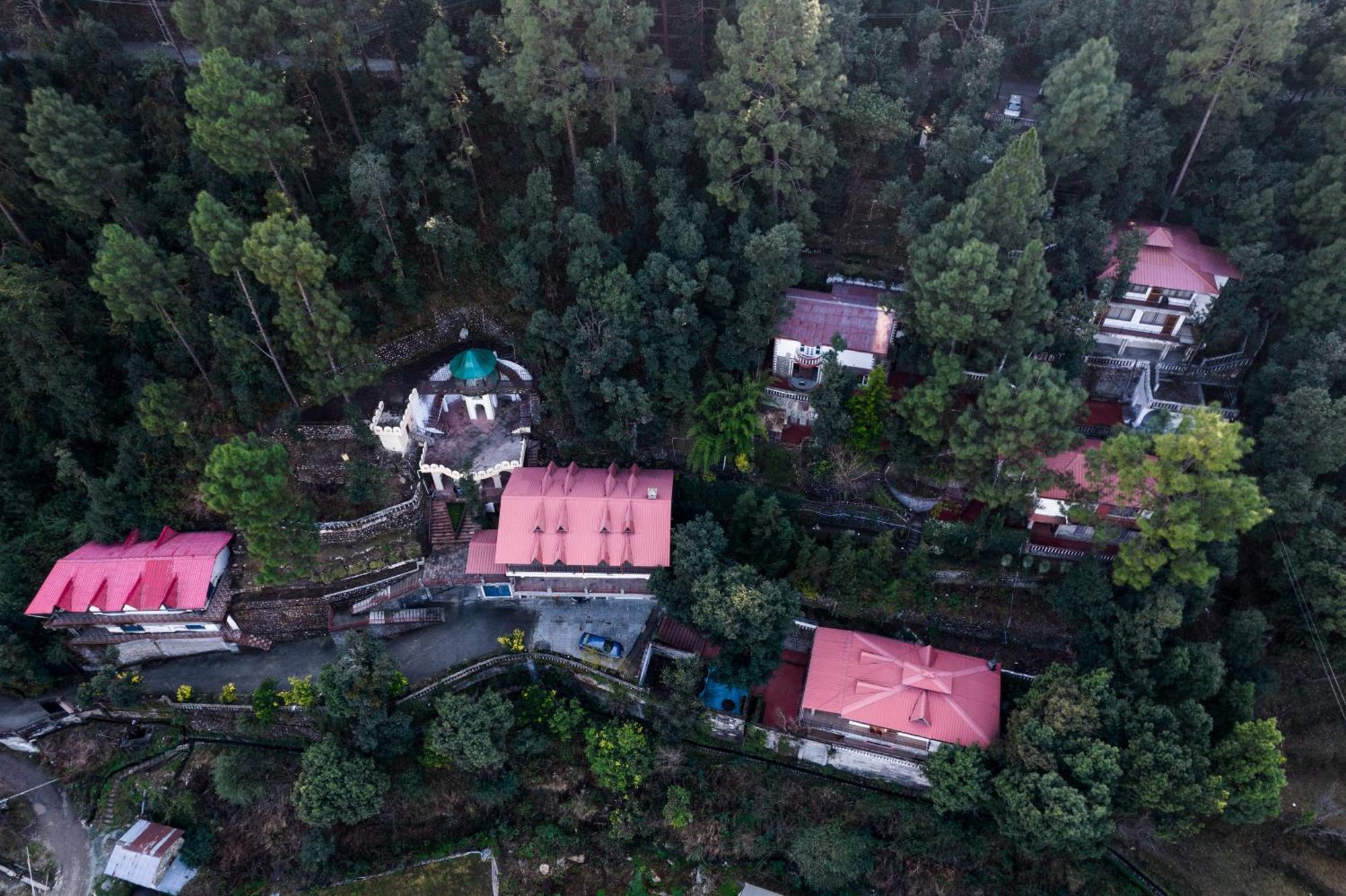 The Canadian Woods Resort Nainital Bagian luar foto