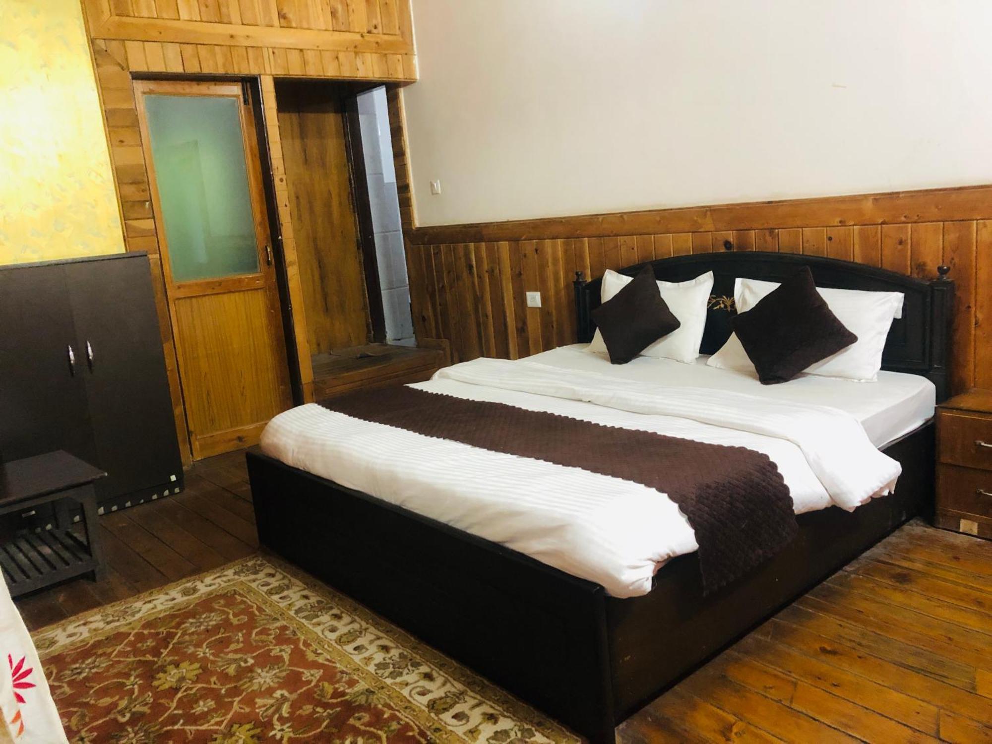 The Canadian Woods Resort Nainital Bagian luar foto